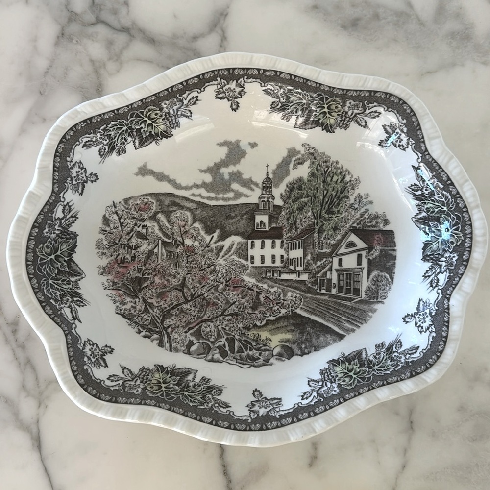 JOHNSON BROTHERS The Friendly Village Serving Dish